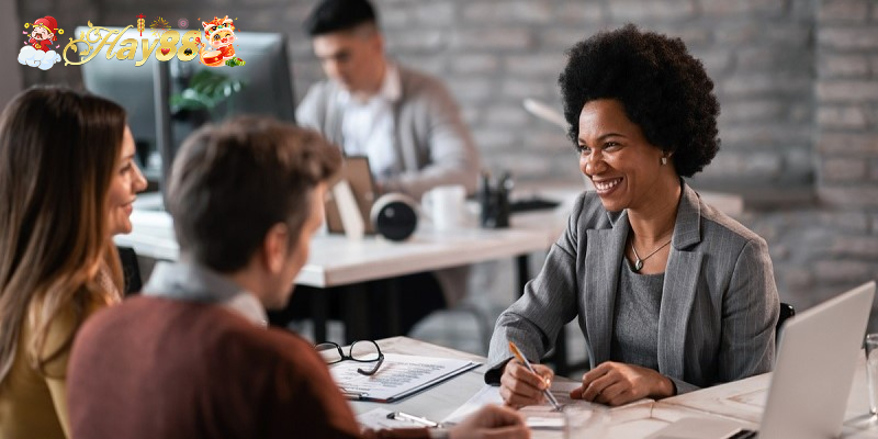 Nhân viên hỗ trợ khách hàng hay88 trực tuyến 24/7